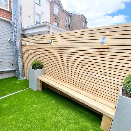 Coastline Retreats - Cloud9: Luxury Garden Flat with Modern Amenities Apartment Bournemouth Exterior photo